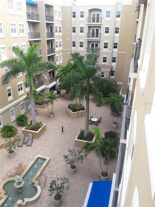 В аренду: $2,300 (2 спален, 2 ванн, 985 Квадратных фут)