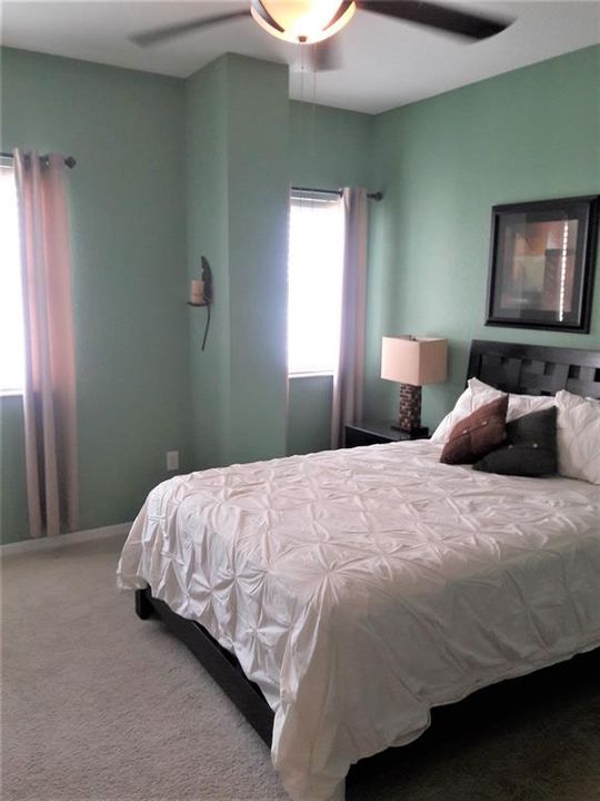 В аренду: $2,300 (2 спален, 2 ванн, 985 Квадратных фут)