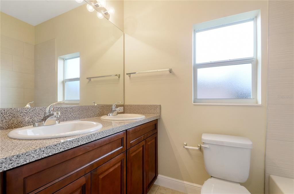 В аренду: $1,700 (3 спален, 2 ванн, 1440 Квадратных фут)