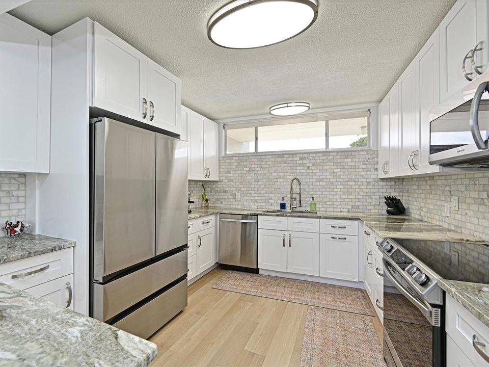 For Sale: $975,000 (2 beds, 2 baths, 1492 Square Feet)