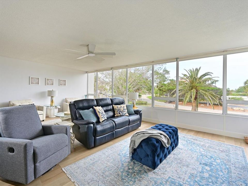 For Sale: $975,000 (2 beds, 2 baths, 1492 Square Feet)