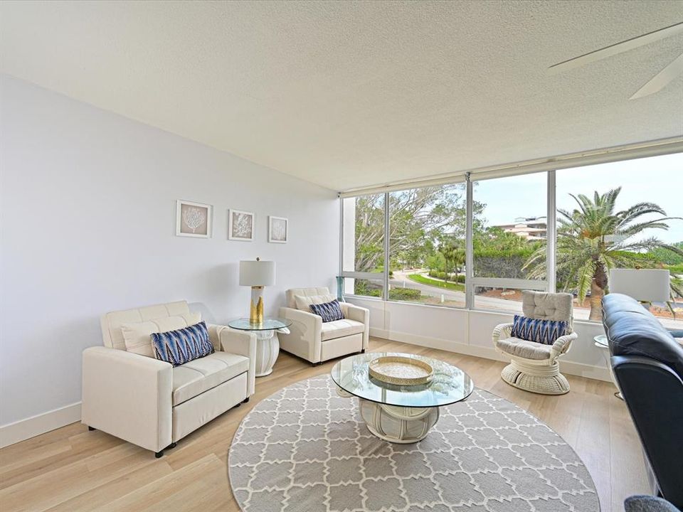 For Sale: $975,000 (2 beds, 2 baths, 1492 Square Feet)