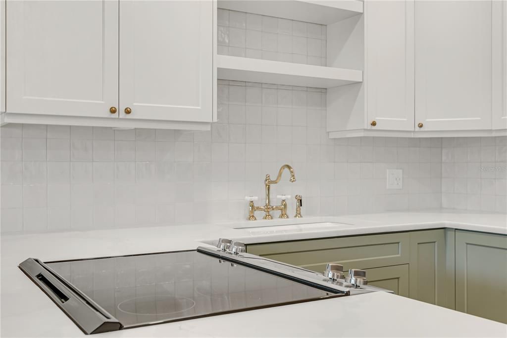 For Sale: $265,000 (2 beds, 1 baths, 765 Square Feet)