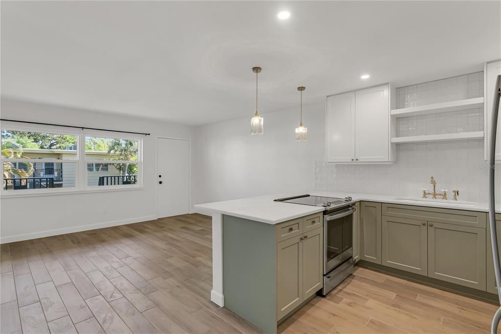 For Sale: $265,000 (2 beds, 1 baths, 765 Square Feet)