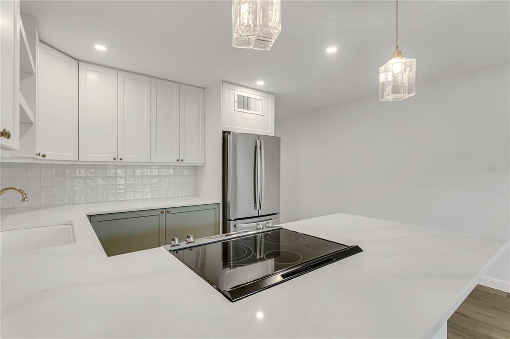 For Sale: $265,000 (2 beds, 1 baths, 765 Square Feet)