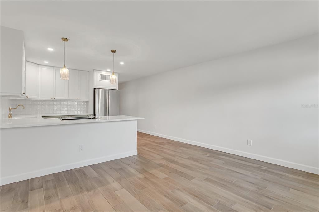 For Sale: $265,000 (2 beds, 1 baths, 765 Square Feet)