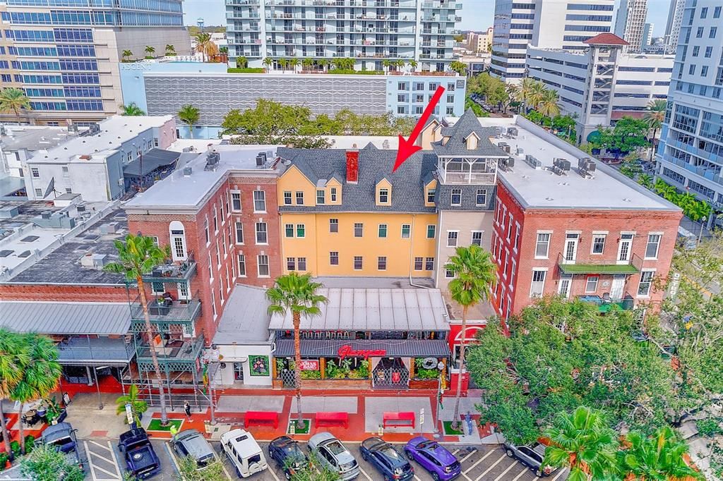 出租: $2,300 (1 贝兹, 1 浴室, 807 平方英尺)