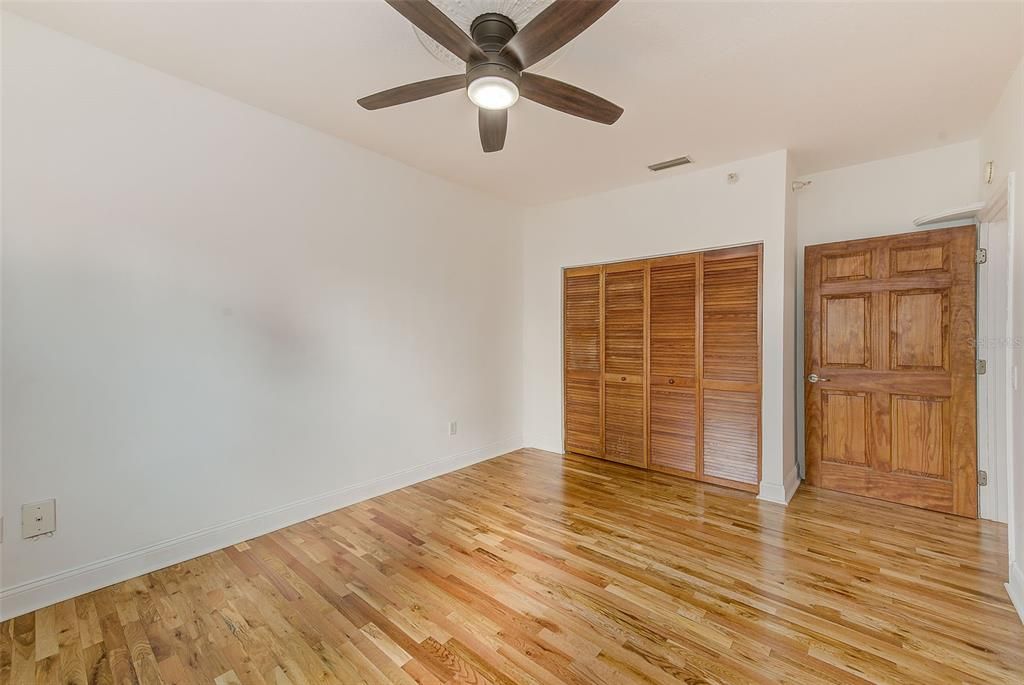 出租: $2,300 (1 贝兹, 1 浴室, 807 平方英尺)