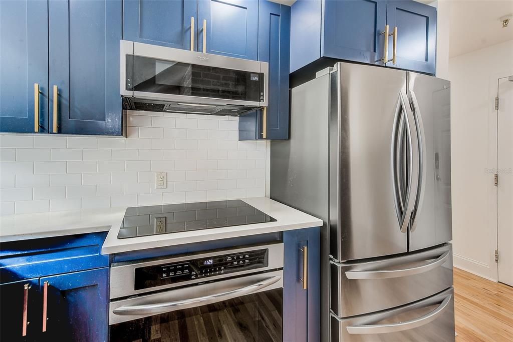 出租: $2,300 (1 贝兹, 1 浴室, 807 平方英尺)