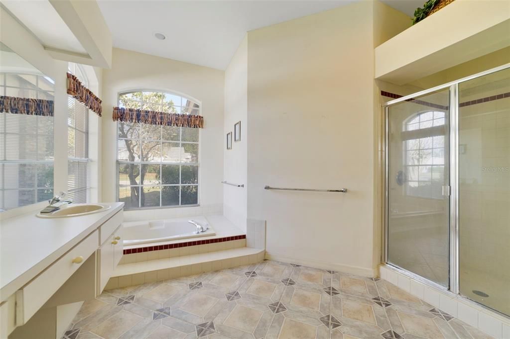 For Sale: $550,000 (4 beds, 2 baths, 2525 Square Feet)