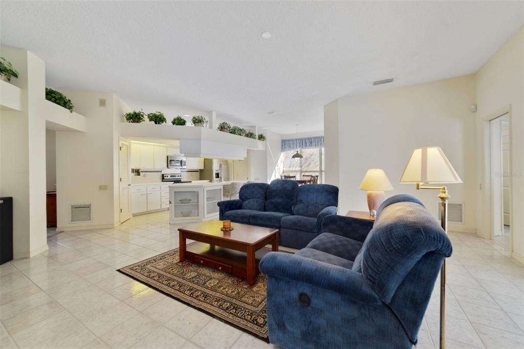 For Sale: $550,000 (4 beds, 2 baths, 2525 Square Feet)