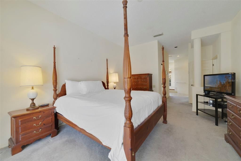 For Sale: $550,000 (4 beds, 2 baths, 2525 Square Feet)