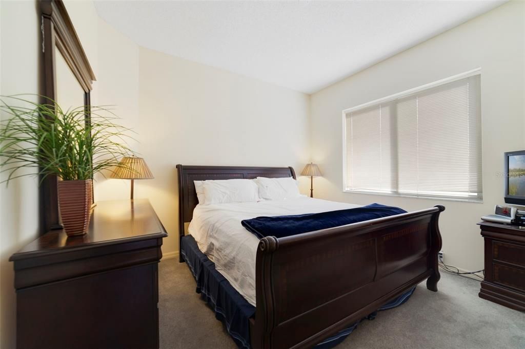 For Sale: $550,000 (4 beds, 2 baths, 2525 Square Feet)