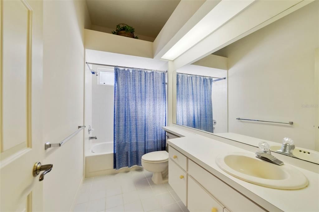 For Sale: $550,000 (4 beds, 2 baths, 2525 Square Feet)