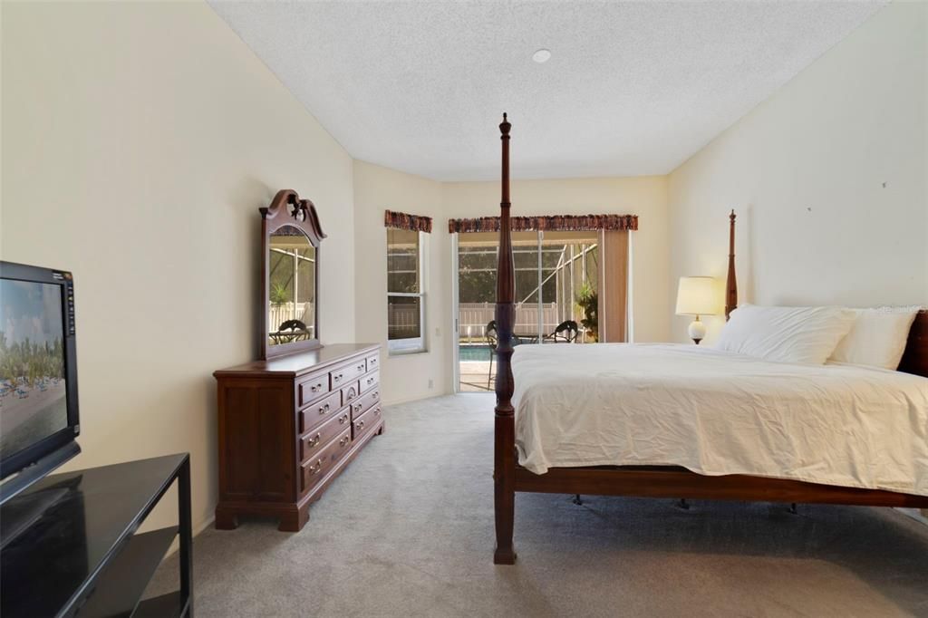 For Sale: $550,000 (4 beds, 2 baths, 2525 Square Feet)