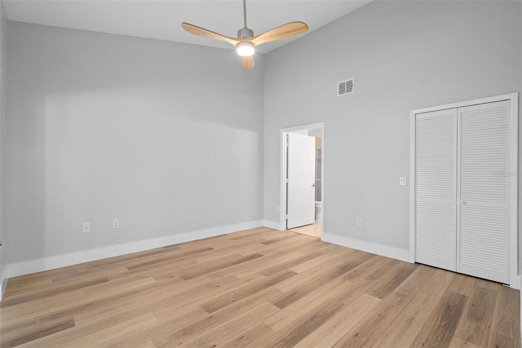 На продажу: $300,000 (2 спален, 2 ванн, 1075 Квадратных фут)