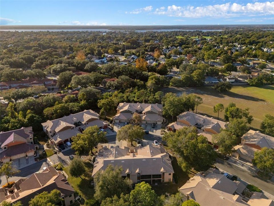 На продажу: $300,000 (2 спален, 2 ванн, 1075 Квадратных фут)