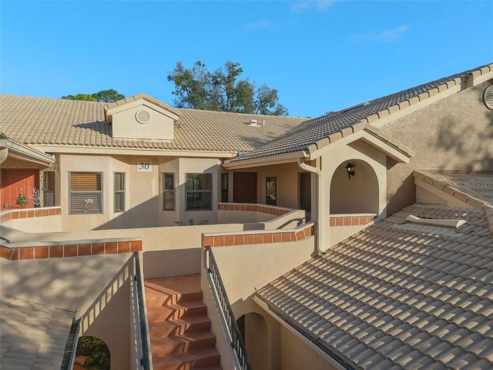 На продажу: $300,000 (2 спален, 2 ванн, 1075 Квадратных фут)