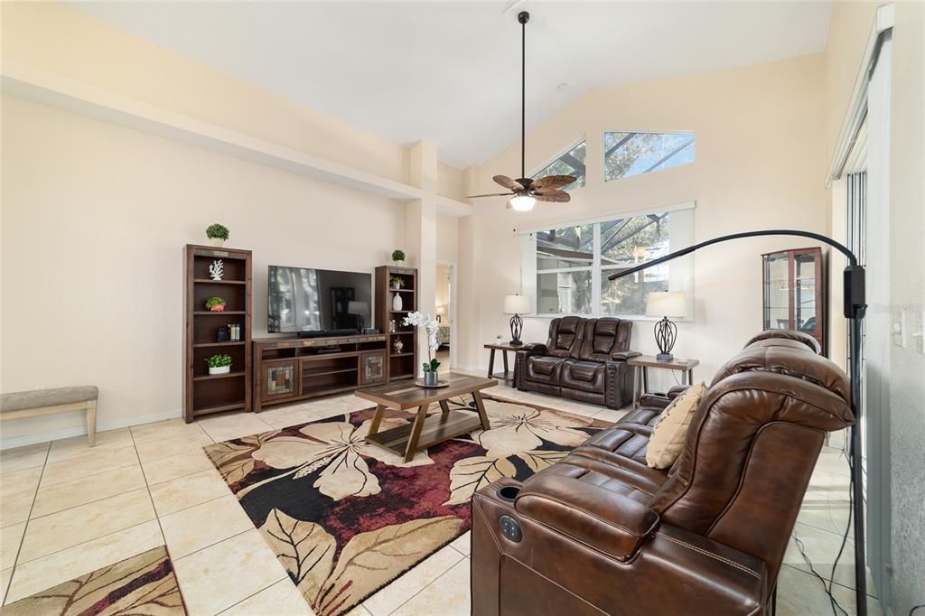 For Sale: $349,000 (3 beds, 2 baths, 1724 Square Feet)