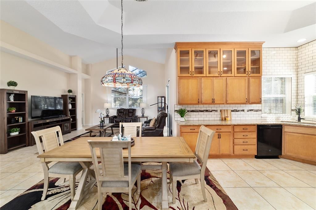 For Sale: $349,000 (3 beds, 2 baths, 1724 Square Feet)