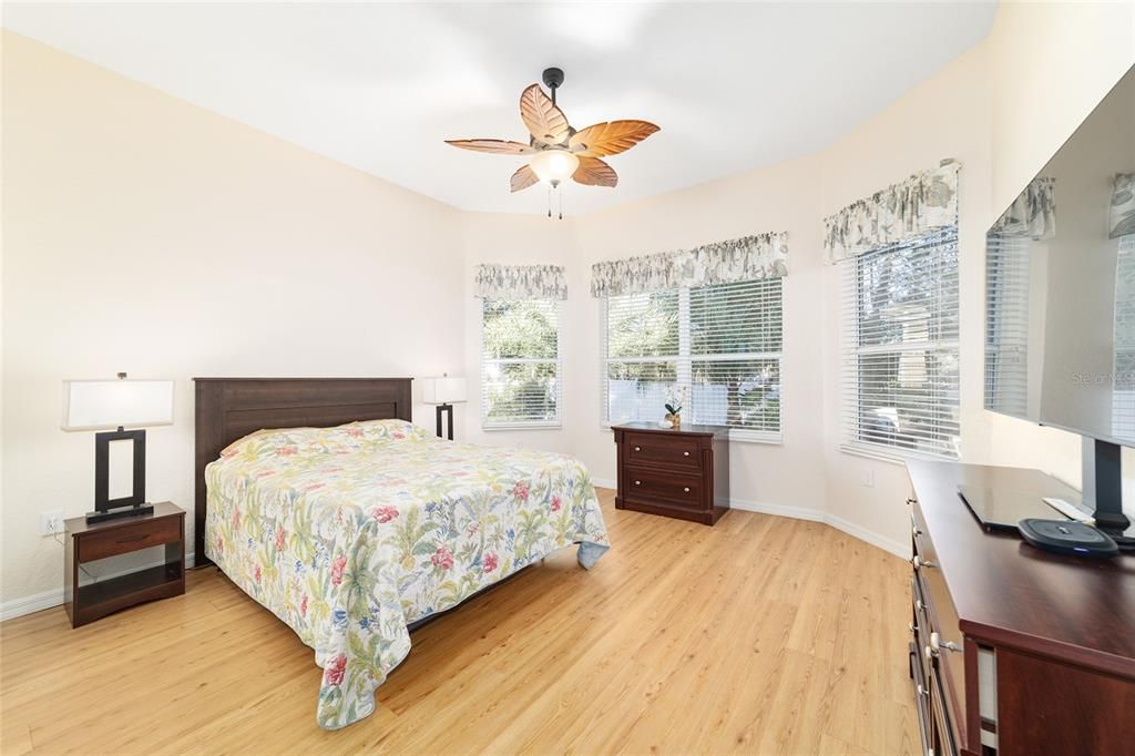 For Sale: $349,000 (3 beds, 2 baths, 1724 Square Feet)