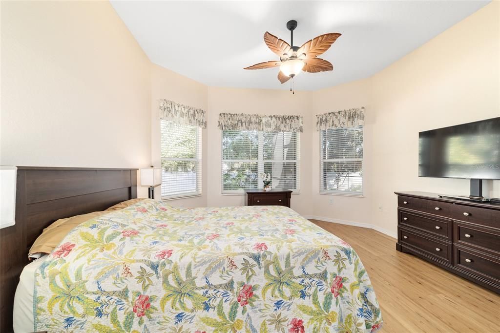 For Sale: $349,000 (3 beds, 2 baths, 1724 Square Feet)