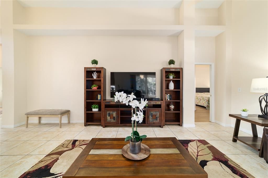 For Sale: $349,000 (3 beds, 2 baths, 1724 Square Feet)