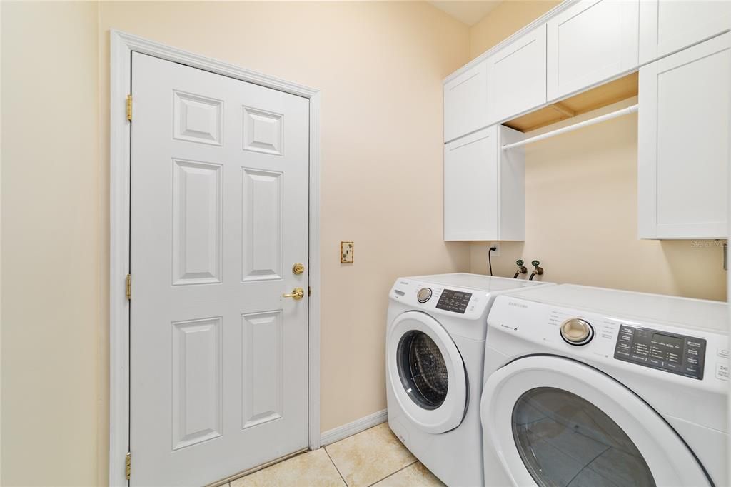 For Sale: $349,000 (3 beds, 2 baths, 1724 Square Feet)