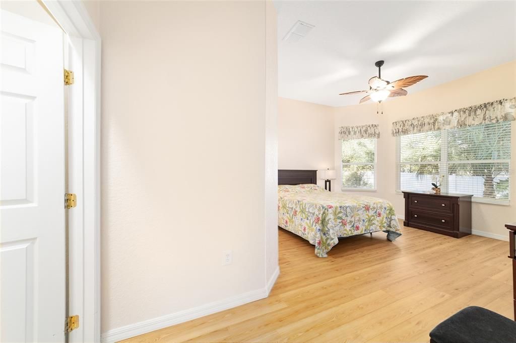 For Sale: $349,000 (3 beds, 2 baths, 1724 Square Feet)