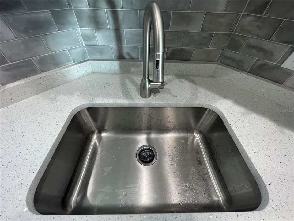 На продажу: $339,000 (2 спален, 2 ванн, 1450 Квадратных фут)