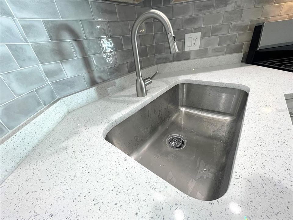 На продажу: $339,000 (2 спален, 2 ванн, 1450 Квадратных фут)