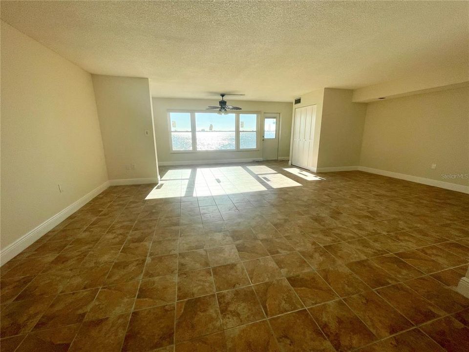 На продажу: $339,000 (2 спален, 2 ванн, 1450 Квадратных фут)