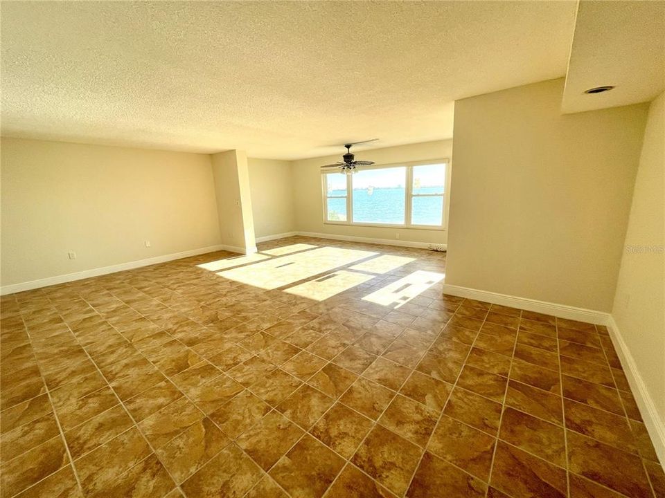 На продажу: $339,000 (2 спален, 2 ванн, 1450 Квадратных фут)