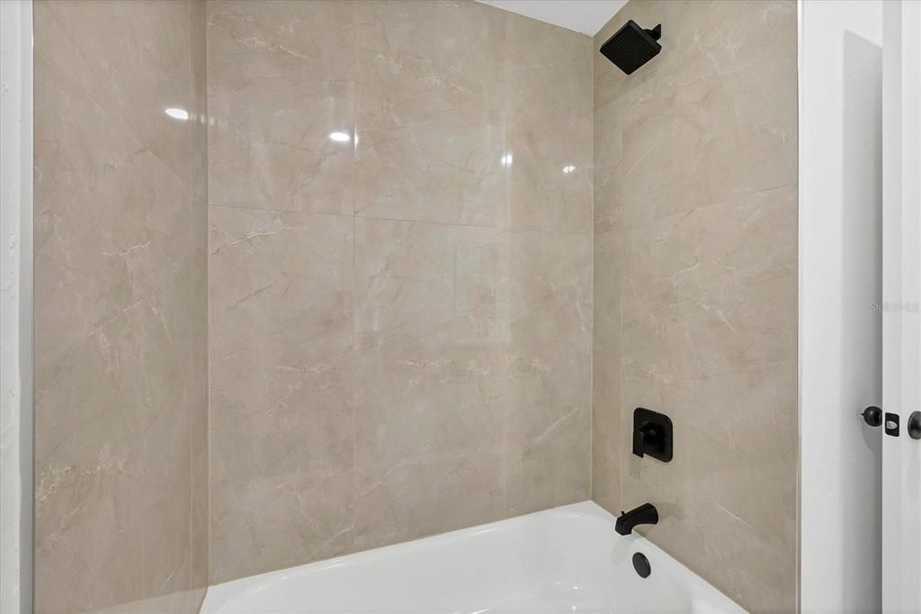 En Venta: $395,000 (2 camas, 2 baños, 1259 Pies cuadrados)