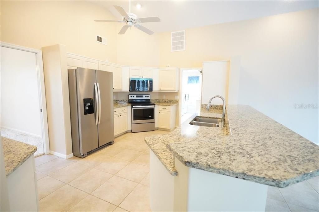 待售: $375,000 (3 贝兹, 2 浴室, 2554 平方英尺)