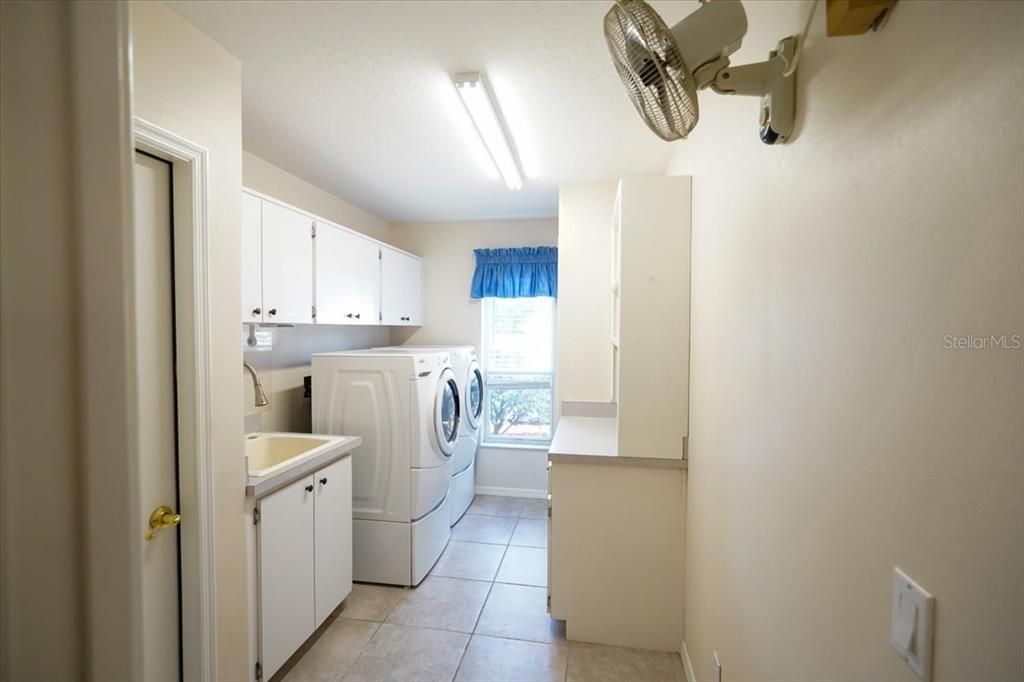 待售: $375,000 (3 贝兹, 2 浴室, 2554 平方英尺)