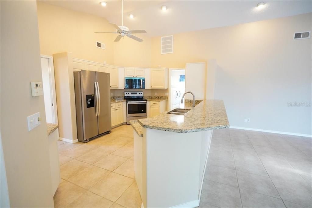 待售: $375,000 (3 贝兹, 2 浴室, 2554 平方英尺)