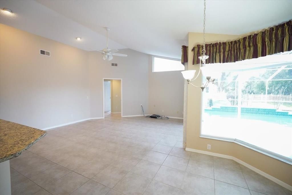 待售: $375,000 (3 贝兹, 2 浴室, 2554 平方英尺)