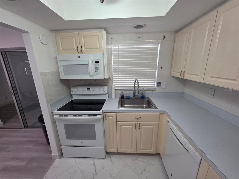 出租: $3,000 (4 贝兹, 2 浴室, 1332 平方英尺)