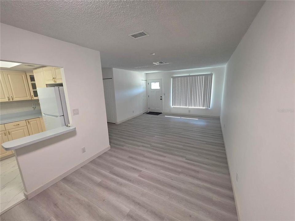 出租: $3,000 (4 贝兹, 2 浴室, 1332 平方英尺)