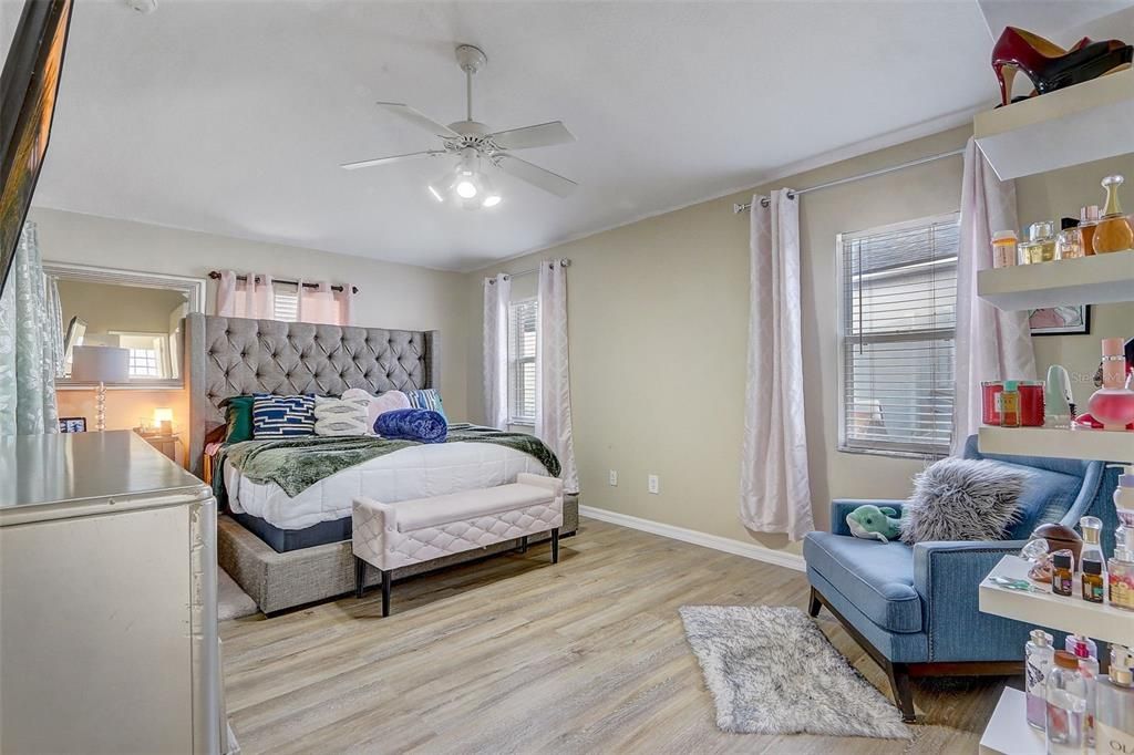 En Venta: $369,995 (4 camas, 2 baños, 1912 Pies cuadrados)