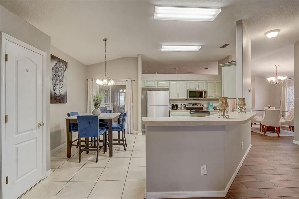 En Venta: $369,995 (4 camas, 2 baños, 1912 Pies cuadrados)