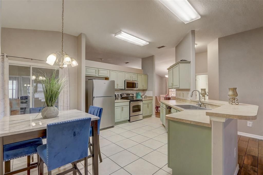 En Venta: $369,995 (4 camas, 2 baños, 1912 Pies cuadrados)