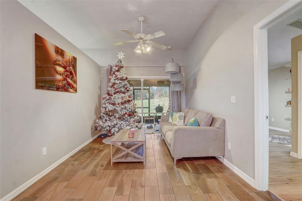 En Venta: $369,995 (4 camas, 2 baños, 1912 Pies cuadrados)