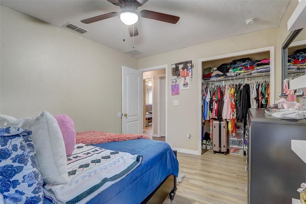 En Venta: $369,995 (4 camas, 2 baños, 1912 Pies cuadrados)