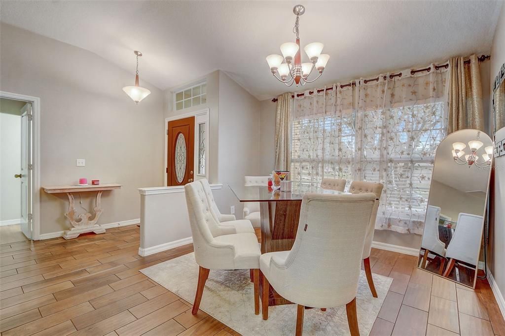 En Venta: $369,995 (4 camas, 2 baños, 1912 Pies cuadrados)