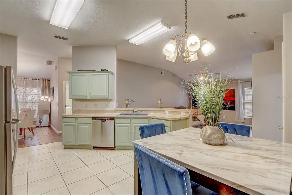 En Venta: $369,995 (4 camas, 2 baños, 1912 Pies cuadrados)