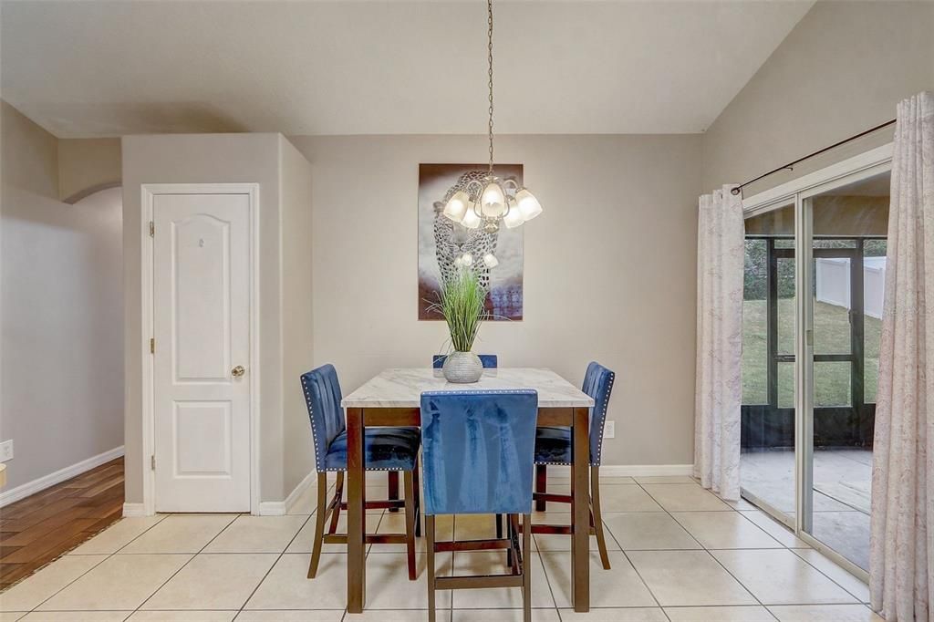 En Venta: $369,995 (4 camas, 2 baños, 1912 Pies cuadrados)