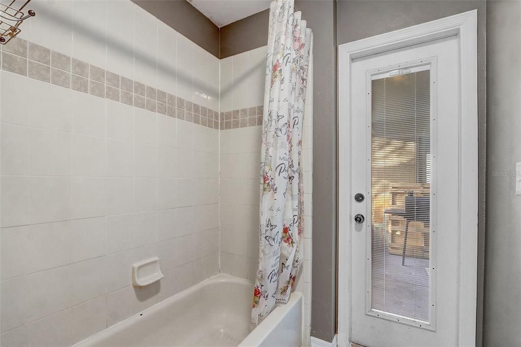 En Venta: $369,995 (4 camas, 2 baños, 1912 Pies cuadrados)