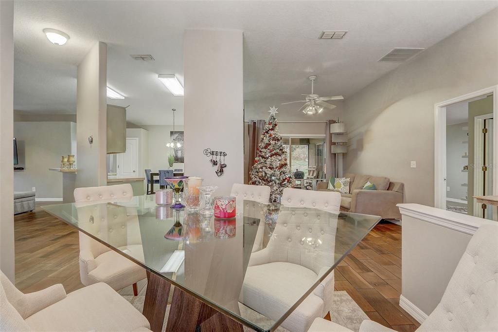 En Venta: $369,995 (4 camas, 2 baños, 1912 Pies cuadrados)